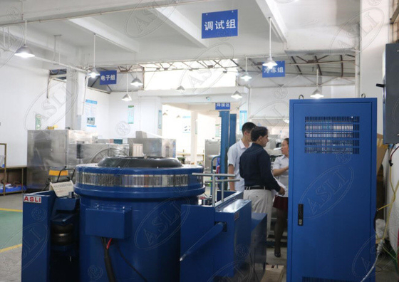 ASTM D999-01 표준으로 장비를 시험하는 전자기 연구소 3 주축 진동 테이블